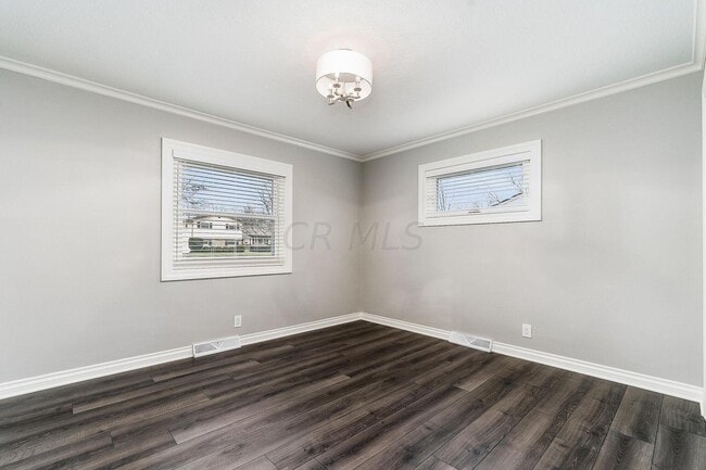 Building Photo - 2850 Pickwick Dr