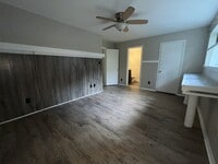 Building Photo - 1212 Schaub Dr