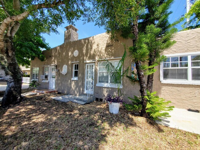 Building Photo - 301 Central Dr