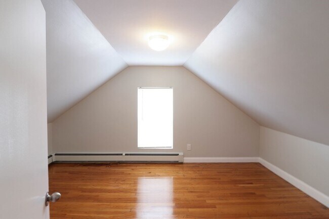 Building Photo - 346 Lowell St
