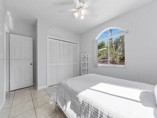 Building Photo - 6 SE Marlin Ave