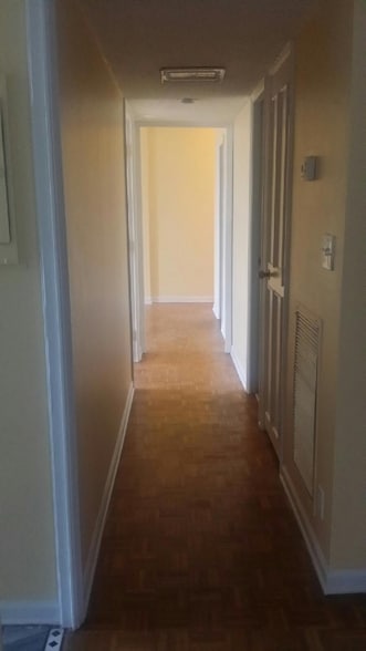 Building Photo - 1101 N Elm St