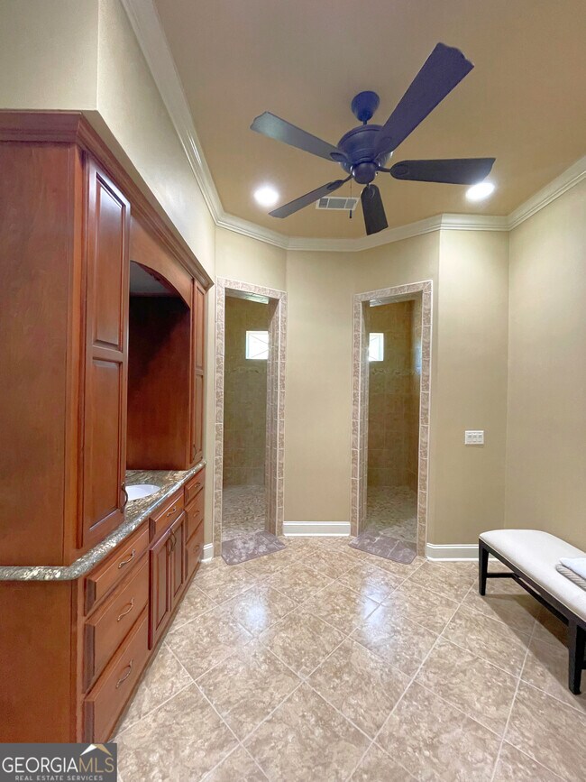 Building Photo - 208 Serpentine Dr