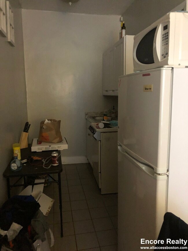 Building Photo - 40 Anderson St