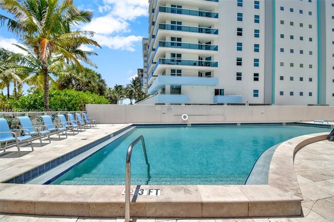 Building Photo - 9225 Collins Ave