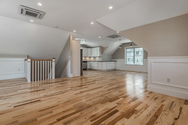 Building Photo - 168 Bigelow St