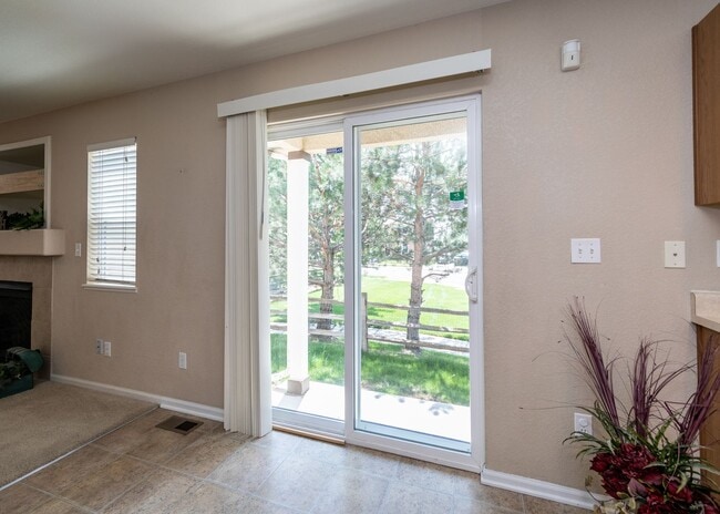 Building Photo - Charming 3 Bed, 2.5 bath in Northgate in D20