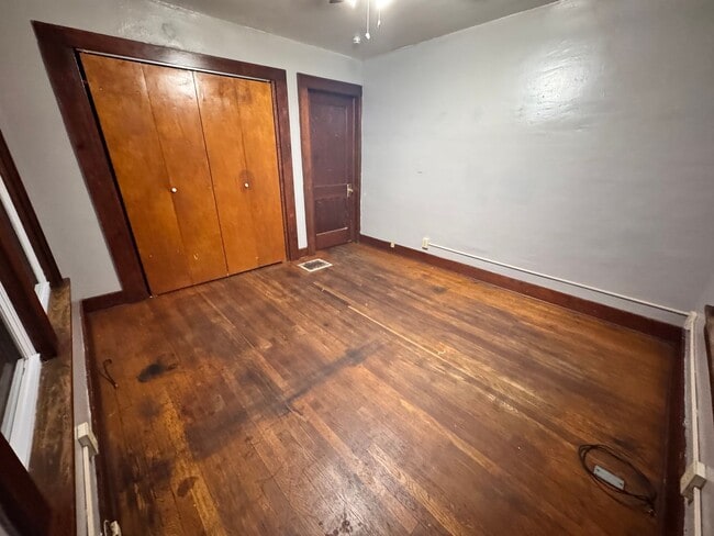 Building Photo - 412 Taylor Ave