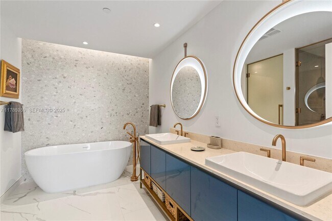 Building Photo - 2678 Tigertail Ave