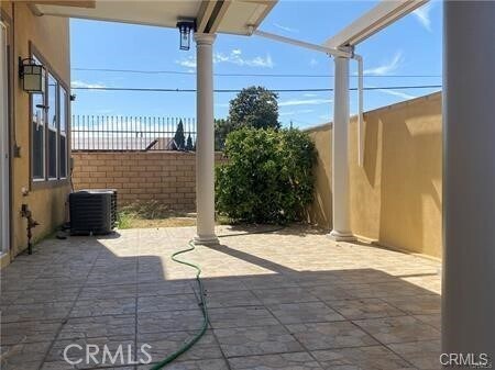 Building Photo - 10761 Lotus Dr