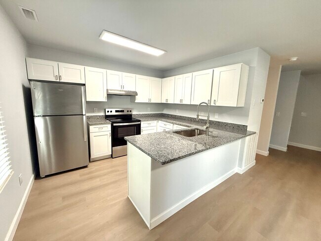 Building Photo - 701 S Main St