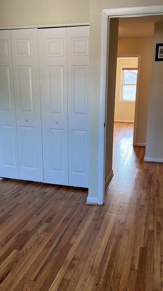 Building Photo - 2 Wimbledon Ln