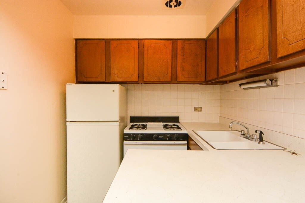Building Photo - 535 W Aldine Ave
