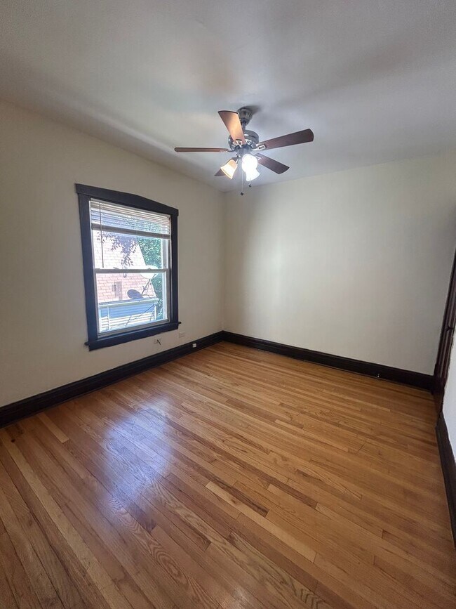 Building Photo - 4024 W Cortland St