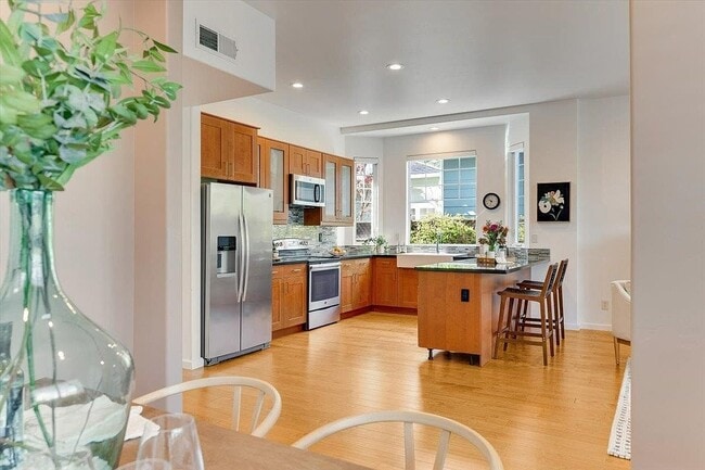 Building Photo - 513 Hill St