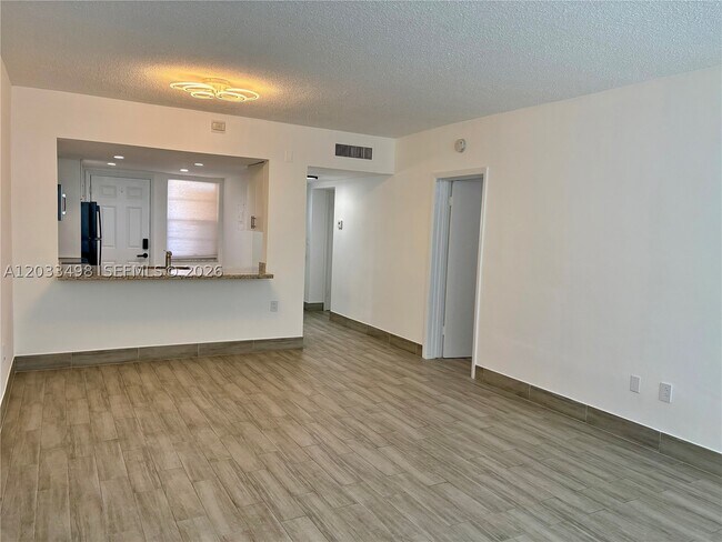 Building Photo - 1591 NE Miami Gardens Dr