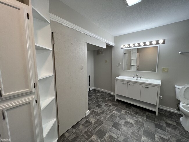 Building Photo - 3 br, 1 bath House - 1725 S Saint Clair Ave