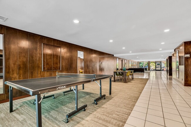 Building Photo - 1124 Kings Rd