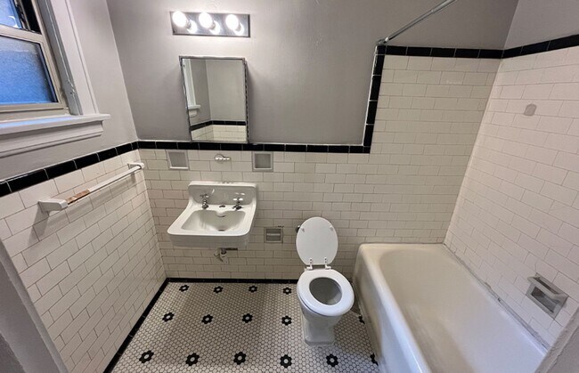 Interior Photo - The Jonathan