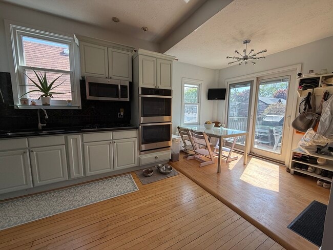 Building Photo - 3518 N Damen Ave