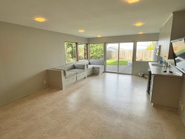 Building Photo - 3030 NW 95th St
