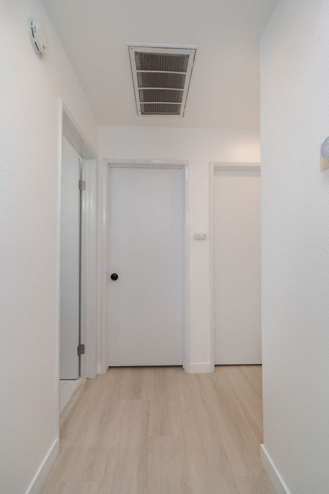 Building Photo - BEAUTIFUL 4 Bed 3 Bath unit