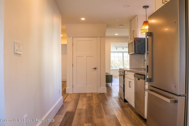 Building Photo - 18 Rock City Rd