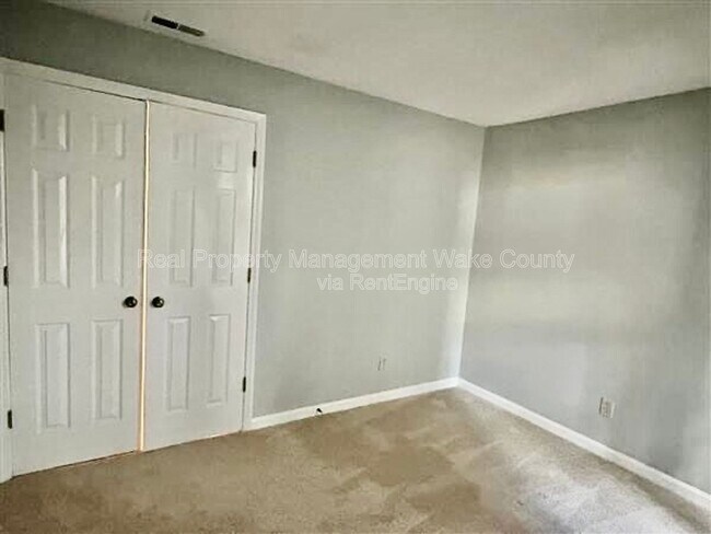 Building Photo - 700 Bishops Park Dr