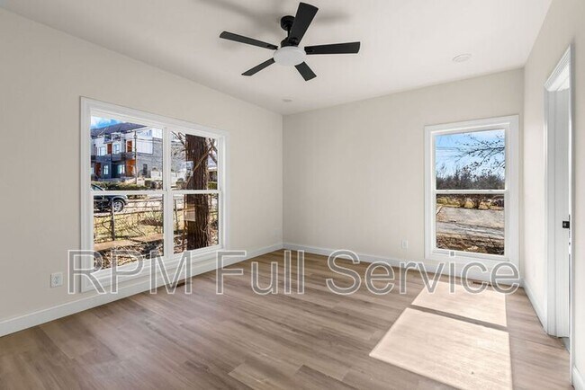 Building Photo - 2134 25th Ave N