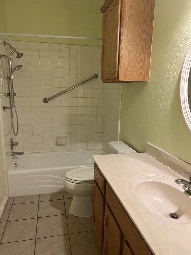 Building Photo - 2321 SW 94th St