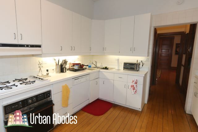 Building Photo - 2661 N Burling St