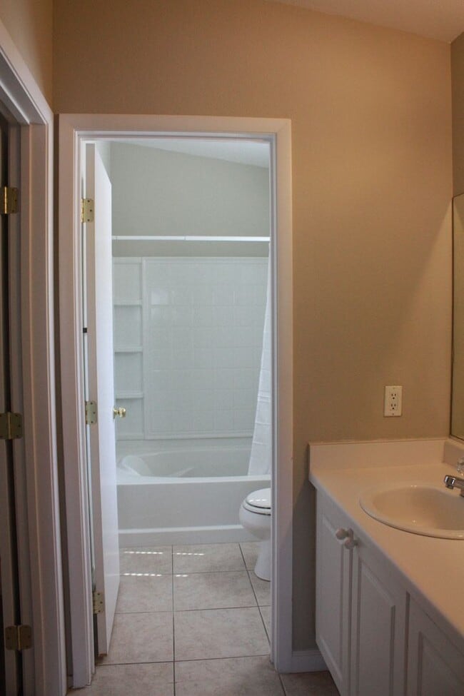 Building Photo - Remarkable totally renovated 2bed 2bath townhome is SW Las Vegas