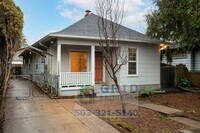 Building Photo - Spacious 4 Bedroom Single Family Home- South East Portland