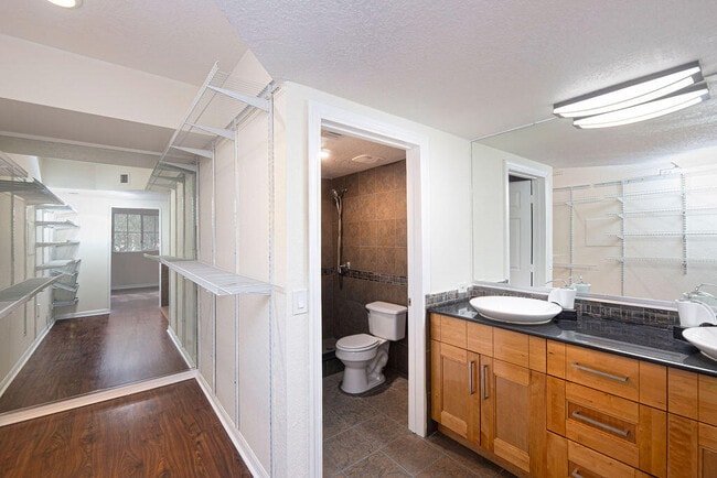 Building Photo - 2400 Centergate Dr