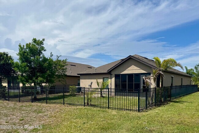 Building Photo - 590 Trymore Dr SE