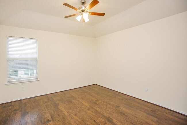 Building Photo - 1323 Colonial Manor Dr