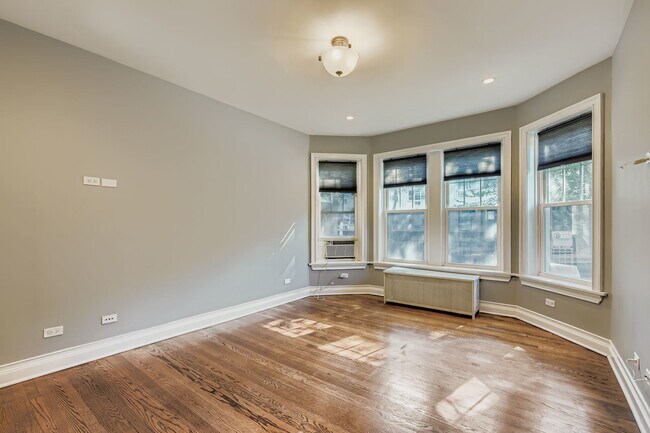 Building Photo - 2946 N Pine Grove Ave