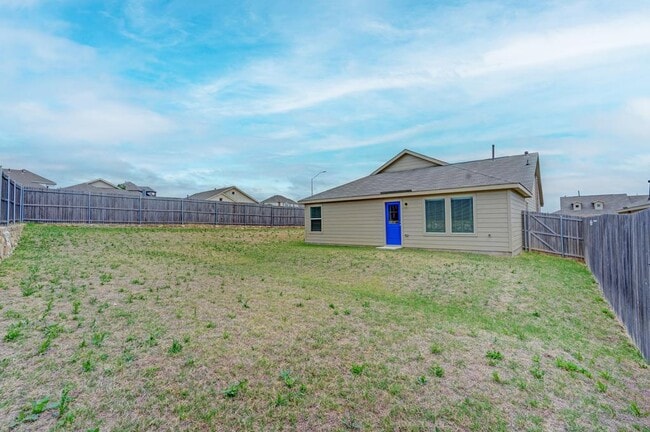 Building Photo - 8409 Holw Bnd St