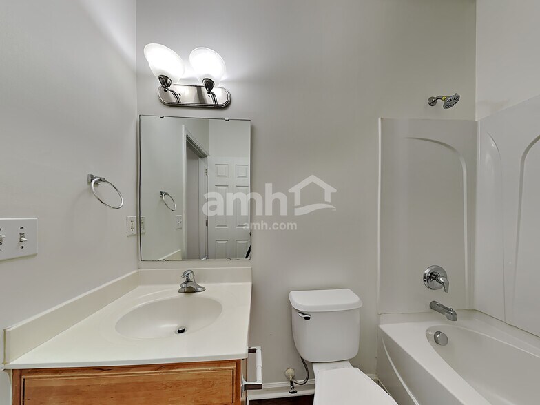Building Photo - 4095 Shadetree Dr