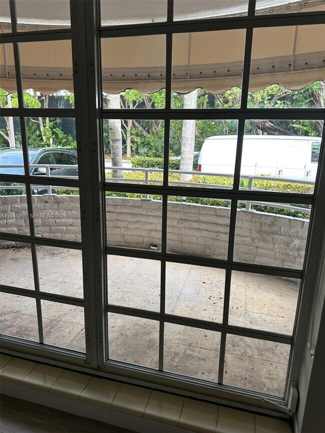 Building Photo - 60 Park Dr