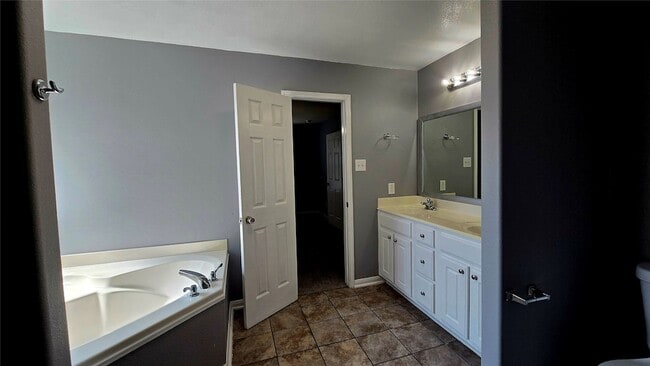 Building Photo - 7122 Sunrise Hill Ln