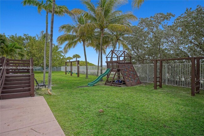 Building Photo - 4747 Collins Ave