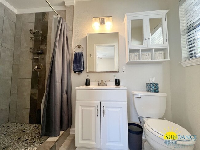 Building Photo - Gorgeous 3 Bedroom Home in Shalimar!