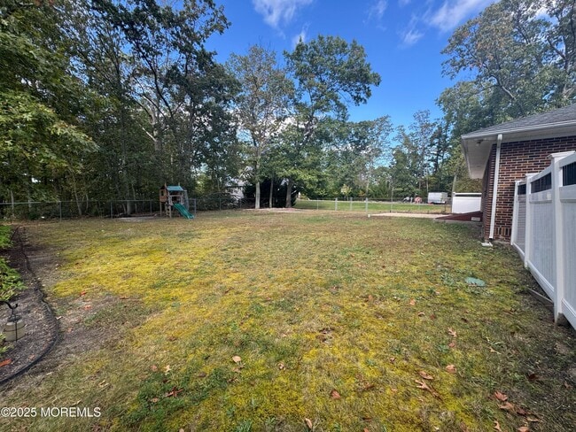 Building Photo - 196 Willow Dr