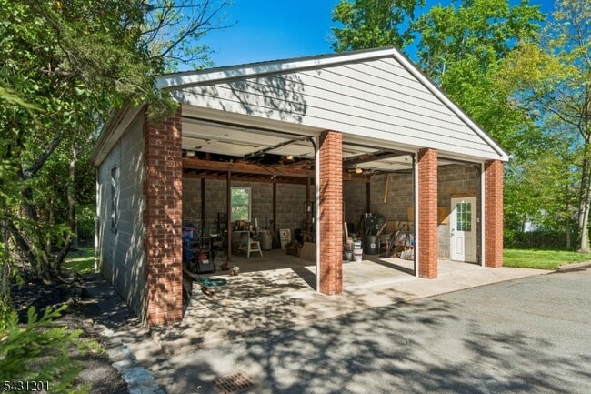 Building Photo - 186 W Northfield Rd