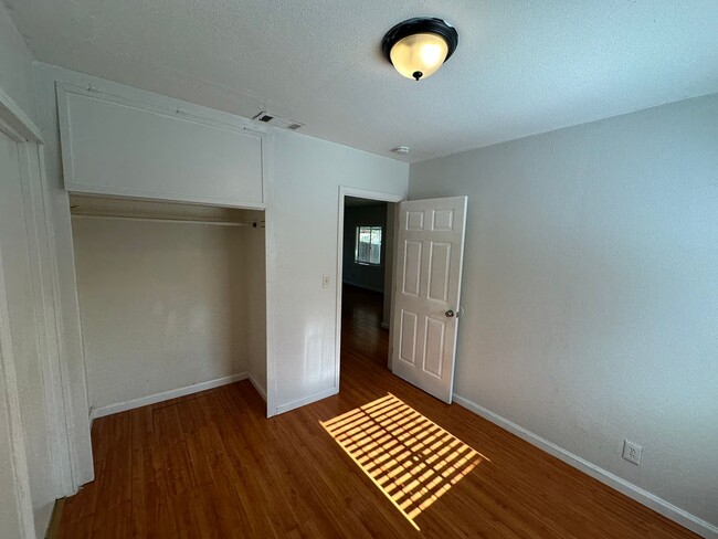 Building Photo - House for Rent – Robla Neighborhood!