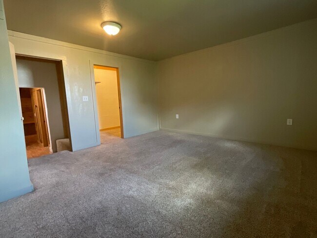 Building Photo - 2202 S Joplin Ave