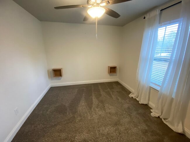 Building Photo - 6841 Nelson St