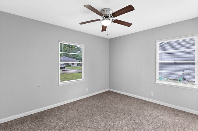 Building Photo - 1104 Southampton Dr