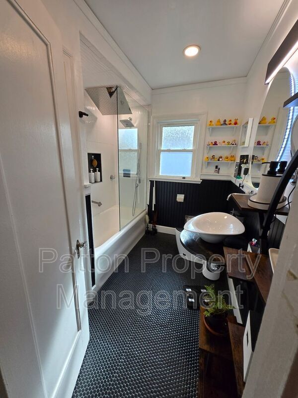 Building Photo - 820 S Palo Duro St
